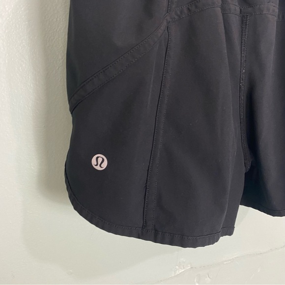 Lululemon Tracker Short V 4” Sz 6 W7AZ2S Black Running - Picture 4 of 4